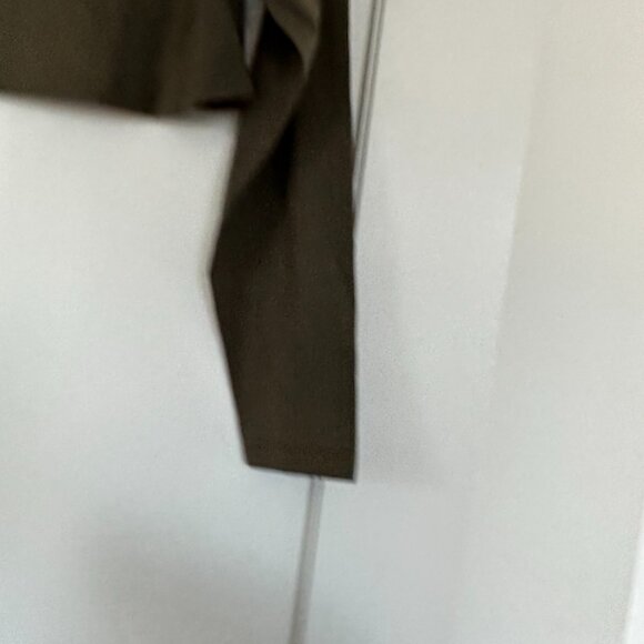 NWT Moncler Cropped Long Sleeve T-Shirt Logo Sz Medium in Olive Green Crewneck - Picture 5 of 5